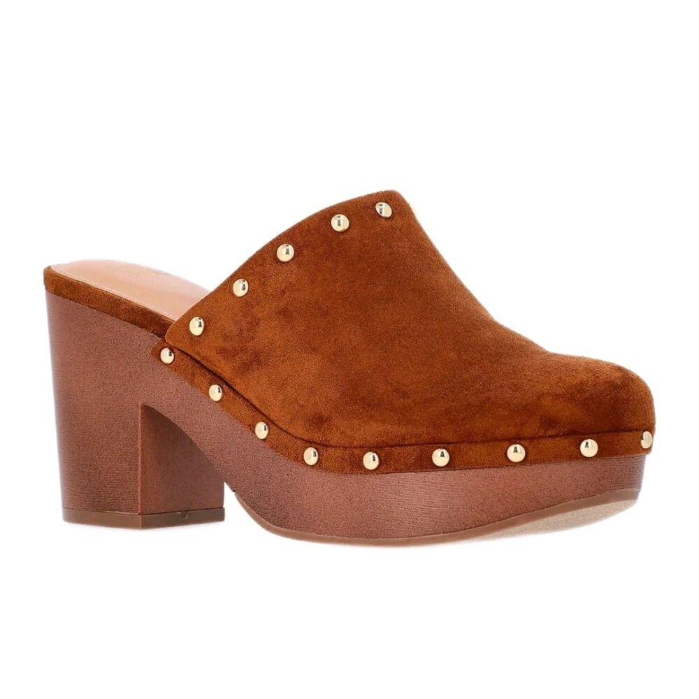 Time and Tru Women's Faux Suede Studded Clogs whit Block Heels size 6 Cognac